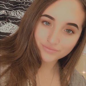 Meet your Posher, Mia